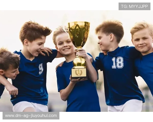 《探索7号足球的传奇故事与场上表现,如何成为球迷心中的偶像》 《探索7号足球的传奇故事与场上表现,如何成为球迷心中的偶像》