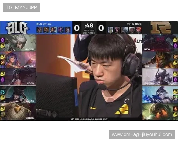 外卖员踢足球跨栏挑战极限展现超凡技巧与速度